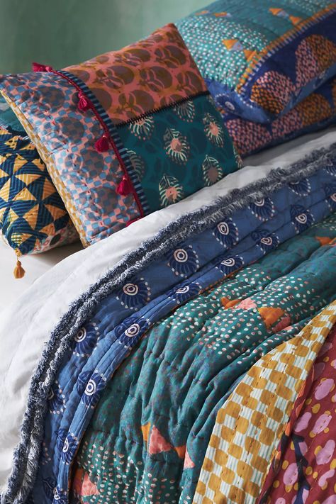 Beginner Hand Quilting, Kantha Quilt Bedroom, Anthropologie Bedding, Perfect Bedding, How To Clean Iron, King Quilt, Textiles Fashion, Kantha Quilt, Quilt Bedding