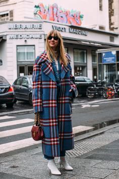 Blurred Edges: Vintage looks, modern style - Album on Imgur Trenchcoat Outfit, Winter Mode Outfits, Fall Fashion Coats, Street Style 2018, Statement Coat, Paris Fashion Week Street Style, Moda Boho, Plaid Coat, Stil Inspiration