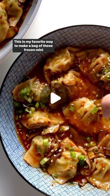 Lindsay Ostrom on Instagram: "Rainy day chicken wontons - I can eat practically half the pan in one sitting 🤡 and I have been known to eat the spicy, chewy leftovers cold out of the fridge. It’s somewhere between a wonton-loaded soup and a pile of steamy wontons in dipping sauce. And it’s delightful. Shiitake mushrooms, mini chicken wontons, and a spicy, rich brothy-type sauce laced with sesame and chili crisp. Also works beautifully with a handful or spinach or bok choy in there! It’s SOS season, baby! - Frozen mini chicken wontons (I like the ones from Costco, Trader Joe’s, and/r the Bibigo brand) - Shiitake mushrooms - Chicken broth - Teriyaki sauce - Sesame oil - Chili crisp For a full written recipe, google “pinch of yum chicken wontons” And if you’re not in SOS mode and want to Chicken Wontons, Wonton Recipes, Wontons, Asian Dishes, Dumplings, Farmers Market, Rainy Day, Kale, Asian Recipes