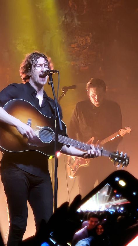 Dean Lewis live in NYC Terminal 5 concert Dean Lewis Concert Outfit, Dean Lewis Concert, Dean Lewis, Benson Boone, Band Photography, Celebrity Sightings, What Is Life About, Concert Outfit, Dean