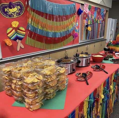 Teacher Appreciation Lunch, Teacher Appreciation Week Themes, Teacher Lunches, Teacher Appreciation Themes, Teacher Morale, Nacho Bar, Teachers Week, Staff Appreciation Week, Appreciation Gifts Diy