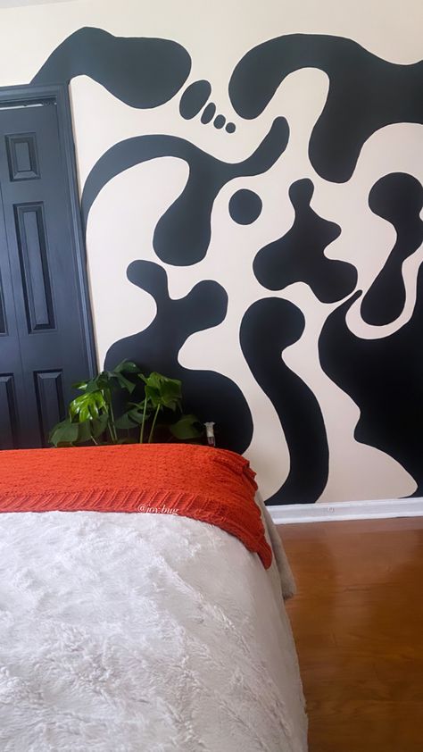 Funky Black And White Bedroom, Black And White Walls Paint, Black Paint Wall Design, Accent Shape On Wall, Accent Wall Squiggle, Black Wall Mural Ideas, White Room With Black Accent Wall, Blob Wall Mural, Squiggle Wall Art