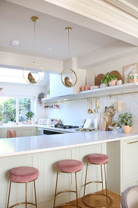 Solid Surface Countertops Kitchen, Glam Kitchen, Empty Candle, Gold Kitchen, Pink Kitchen, Stylish Kitchen, Kitchen Colors, Kitchen Countertops, Kitchen Renovation