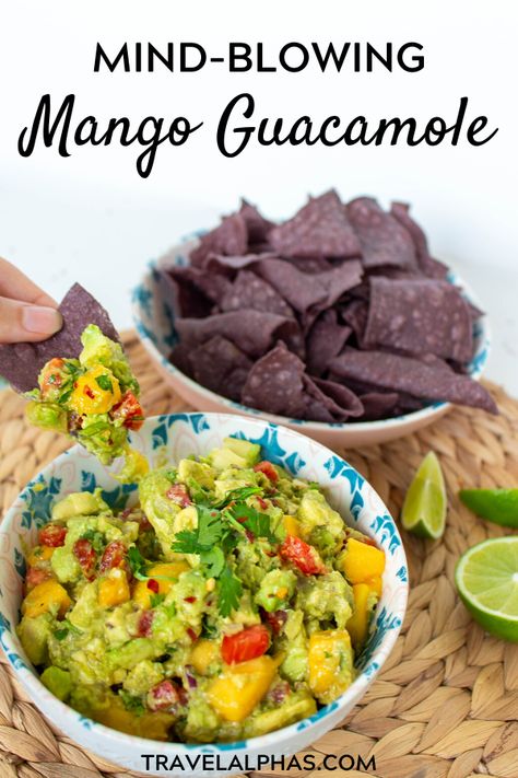 Mango Guacamole Recipe, Healthy Guacamole, Yellow Curry Recipe, Simple Guacamole, Mango Guacamole, Vegan Dips, Avocado Guacamole, Guacamole Recipe Easy, Guacamole Dip