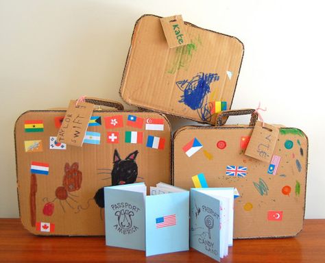 DIY Kids: Make cardboard luggage Diy Karton, Karton Design, Cardboard Suitcase, Diy Cardboard Toys, Carton Diy, Ikat Bag, World Thinking Day, Cardboard Toys, Diy Cardboard