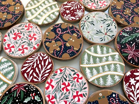 Hand Painted Ornament Wood Slice Floral Wood Ornament Hand - Etsy Christmas Tree Ornaments Wood, Easy Painted Ornaments Diy, Wood Disc Painting, Handpainted Christmas Ornaments Wood, Gingerbread Wood Slice Ornament, Natural Wood Ornaments, Wood Slice Tree Ornaments, Wood Painting Christmas, Natural Christmas Decor Diy