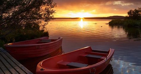 This is unity because if you split them in half they will become completely different photos but when you put them together, they are uniting. Canoes, Beautiful Sunrise, Beautiful Sunset, Beautiful Photography, Amazing Nature, Sunrise Sunset, Beautiful World, Beautiful Landscapes, Wonders Of The World