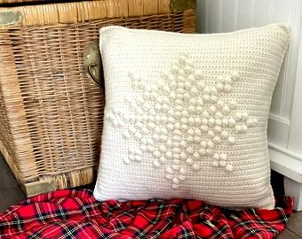 SeacliffeCottage - Etsy Christmas Crochet Pillow, Diy Crochet Pillow, Snowflake Crochet, Christmas Crochet Blanket, Crochet Cushion Pattern, Snowflake Pillow, Bobble Crochet, Crochet Bobble, Cushion Cover Pattern