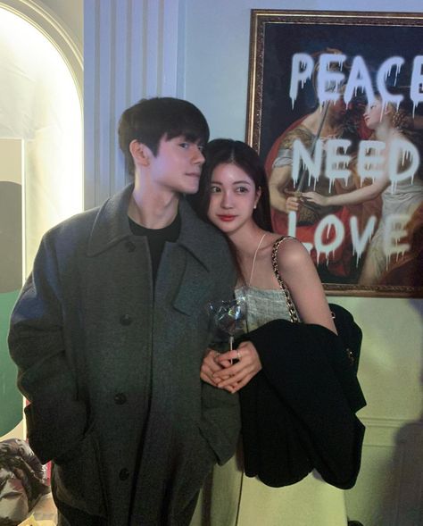 Tom Ve Jerry, 사진 촬영 포즈, Couples Vibe, Couple Picture Poses, Ulzzang Couple, Korean Couple, Cute Couple Selfies, Couples Poses For Pictures, Cute Relationship Goals