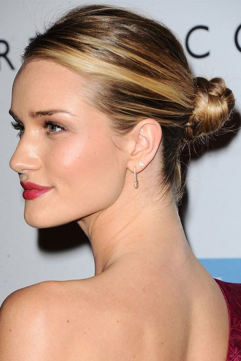 Rosie Huntington Whiteley Makeup, Blonde Bun, Rosie Huntington Whiteley Style, Hair 101, The Bun, Hairdo Wedding, Rosie Huntington, Bright Blonde, Huntington Whiteley