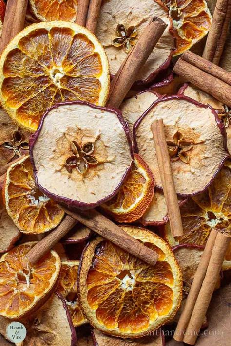 The homemade potpourri is easy to make and you’ll love the warm homey scent along with the pretty arrangement it makes. Just slice up fruit, and dry it in your oven, then place them in a beautiful bowl. Orange Potpourri, Drying Fruit, Flowers Bucket, Dehydrated Fruits, Dried Potpourri, Homemade Potpourri, Dehydrated Apples, Simmer Pot Recipes, Stove Top Potpourri