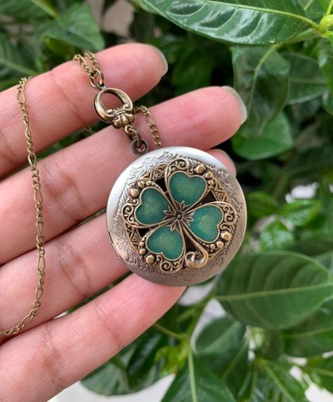 Shamrock Vintage Style Locket Necklace Wedding | Etsy Lucky Four Leaf Clover, Quote Photo, Birthday Sister, Add Photo, Vintage Lockets, Necklace Wedding, Photo Locket, Sister Birthday, Four Leaf