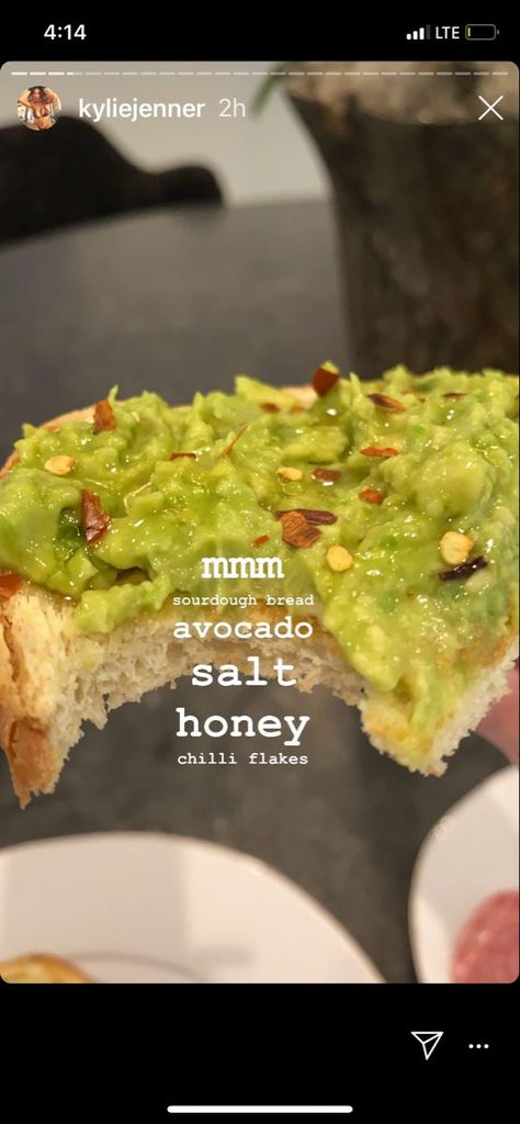 Kylie Kenner, Kendall Jenner Diet, Toast With Honey, Breakfast Cafe, Avocado Toast Recipe, Clean Eating Meal Plan, How To Eat Better, Good Healthy Recipes, Diy Food