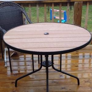 Patio Table Redo, Patio Table Top, Patio Table Decor, Diy Patio Table, Round Patio Table, Patio Furniture Makeover, Round Patio, Diy Outdoor Table, Outdoor Table Tops