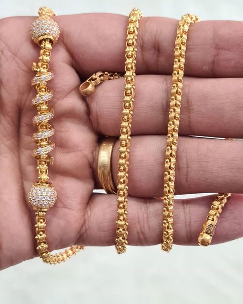 Gold Chains Models, Thali Chains Gold, Antique Thali Chain, Thali Chains, Ruby Necklace Designs, Gold Jewels Design, Black Beads Mangalsutra Design, Love Crystals, Gold Earrings Models