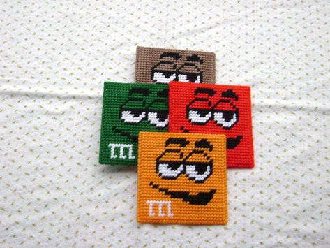 Candy Coasters, Needlepoint Coasters, Easy Perler Bead Patterns, Pearl Beads Pattern, Plastic Canvas Coasters, Fuse Bead Patterns, Plastic Canvas Stitches, Plastic Canvas Ornaments, Hama Beads Design