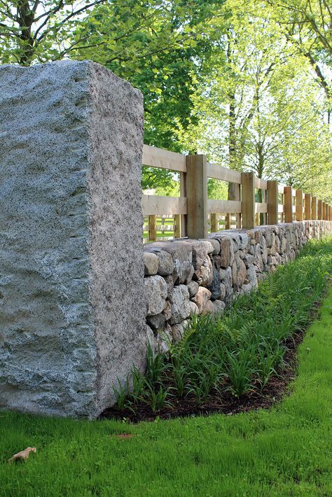 Stone Fence, Driveway Entrance, Diy Fence, Front Yard Fence, Farm Fence, Backyard Fences, Wooden Fence, Fence Design, Horse Farms