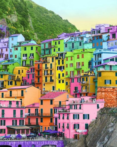 Colorful Buildings, Rainbow House, Rainbow Pictures, Building Painting, Rainbow Photo, Italy Painting, Colorful Places, Colorful Aesthetic, Colourful Buildings