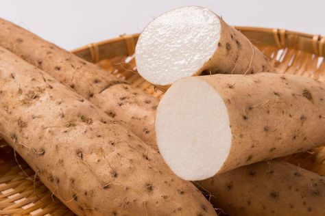 A potato’s not-really-related cousin (wild yam is not to be confused with sweet potatoes) can possibly help you achieve better-looking skin. White Yam, Wild Yam Cream, Chinese Yam, Yams Recipe, Wild Yam, Yummy Sweet Potatoes, Chinese Herbal Medicine, Skin Care Wrinkles, Expiration Date