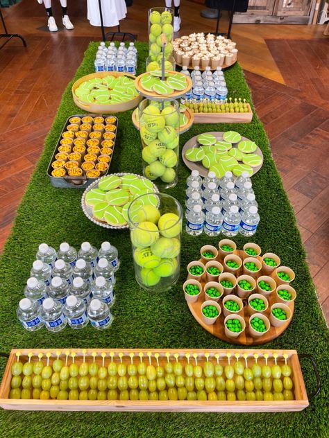 Tennis Party Food Ideas, Tennis Party Ideas Decoration, Pickleball Table Centerpieces, Pickleball Themed Food, Tennis Theme Birthday Party, Tennis Cocktail Party, Golf And Tennis Theme Party, Tennis Cake Pops, Tennis Birthday Party Decorations