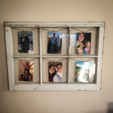 Diy Window Frame Picture, Old Window Frames Decor, Old Wooden Frames Ideas, Farmhouse Window Picture Frame, Old Window Crafts Diy, Window Frame Picture Ideas, Old Window Picture Frame Ideas, Window Frame Picture Display, Pictures In Old Window Frames