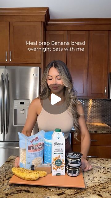 Berenice Guinaldo on Instagram: "Thick & creamy 41g of protein overnight oats   Showing you guys the trick to making the thickest & creamiest overnight oats! Meal prepping overnight oats is so convenient for busy days and such a life saver. This recipe is high in protein, simple to make and contains just a few ingredients. Here’s how you can make the most delicious overnight oats.   Ingredients (per serving)   + 1/2 cup @bobsredmill quick cooking rolled oats  + 20g @vitalproteins powder  + 150g @oikos Greek yogurt  + 3ml @elmhurst1925 almond milk  + 1/2 ripe banana  + pich of cinnamon   Instructions   Add all ingredients into a container, mix well and refrigerate overnight.   Enjoy your creamy and delicious overnight oats!   Where are my overnight oats fans at?" Rolled Oats Recipe Overnight, Oats Meal, Oikos Yogurt, Oikos Greek Yogurt, Delicious Overnight Oats, Protein Overnight Oats, Breakfast Oatmeal Recipes, Overnight Oats Healthy, Carb Meals