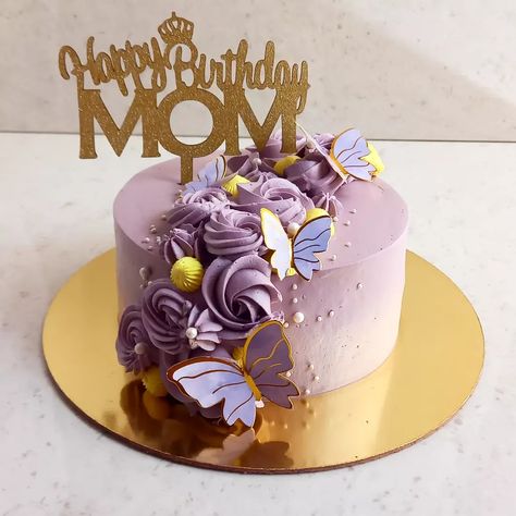 Purple beauty 💜 Birthday Cake For Mom Purple, Purple Colour Birthday Cake, Cakes For Moms Birthday Beautiful, 2kg Cake Design For Birthday, Half Kg Cake Design For Birthday, Purple Colour Cake, Mom Bday Cake, Cake Designs For Mom Birthday, Birthday Cake For Mom Unique