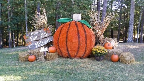 Pumpkin hay bale....love the Fall! Hay Bells Fall Decor, Front Yard Hay Bale Decor, Fall Displays With Hay Bales, How To Decorate A Hay Bale For Fall, Pumpkin Parade Float, Round Hay Bales Fall Decor, Painting Hay Bales, Round Hay Bale Pumpkin, Hay Ride Decorations