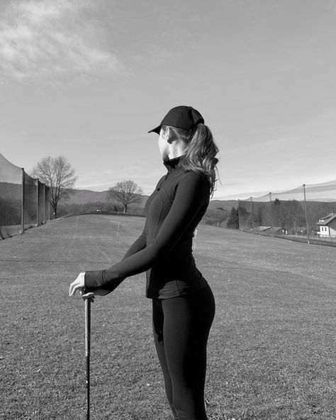 Country Club Outfit Leggings, Golf Aesthetic Outfit, Golfing Aesthetic, Golf Aesthetics, Golf Fits, Country Club Outfit, Golf Aesthetic, Cute Golf Outfit, Gossip Girl Aesthetic