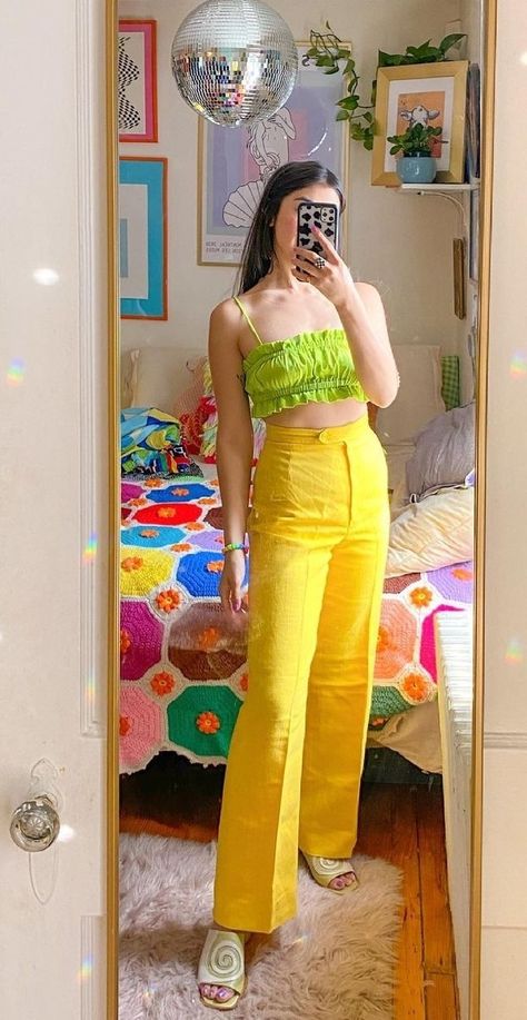 Summer Outfits Aesthetic Colorful, Outfits With Bright Colors, Summer Fits Colorful, Bright Colors Outfit Ideas, Colourful Clothes Aesthetic, 90s Colorful Outfits, Colorful Concert Outfit, Bright Colour Outfit, Fashion Outfits Colorful