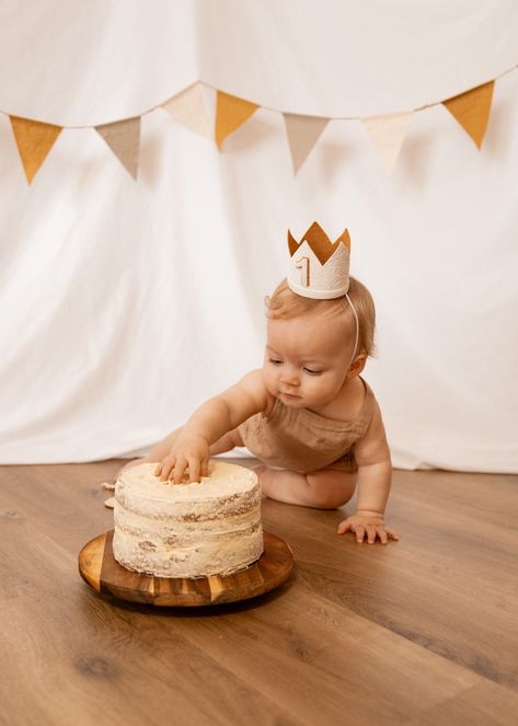 Baby Boy Smash Cake, Birthday Fotos, Diy Cake Smash Photoshoot, Cake Ideas For 1st Birthday, Baptism Photoshoot, Boy Smash Cake, Smash Cake Ideas, Diy Smash Cake, Baby Milk Bath