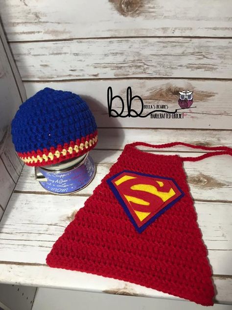 Superman Cape Pattern, Crochet Superman, Crochet Baby Props, Superman Cape, Crochet Baby Costumes, Crochet Baby Gifts, Cape Pattern, Yarn Hats, Crochet Size