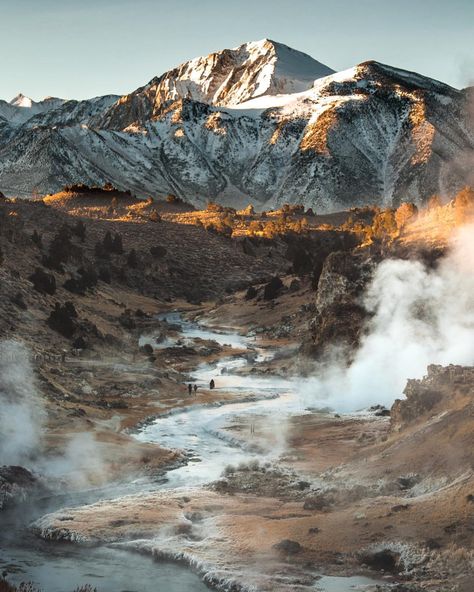 The Hot Springs in Alabama Hills, California. #hotsprings #alabamahills #california #mountains Camping Yosemite, Yosemite Camping, Peisaj Urban, Mammoth Lakes, Image Nature, Mountain Wallpaper, Road Trip Adventure, California National Parks, Yosemite National