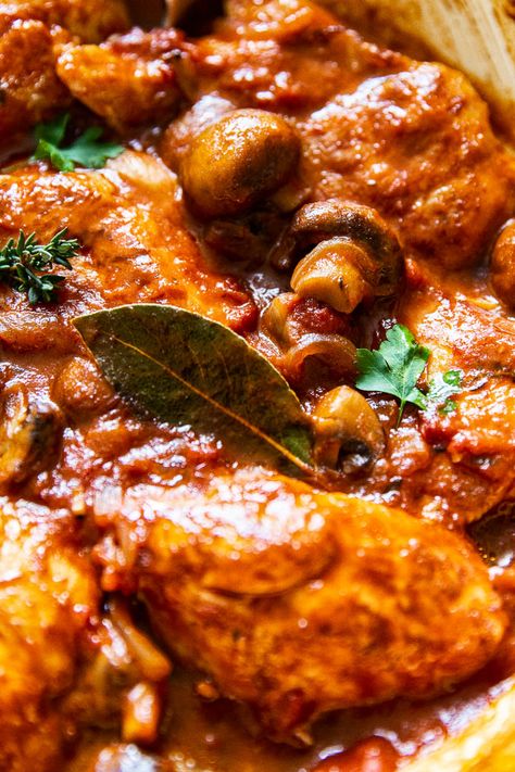 Chicken Chasseur Recipe - Vikalinka Chicken Chasseur Recipe, Chicken Chasseur, French Chicken, Chicken Breast Slow Cooker, Braised Chicken Breast, Healthy Chicken Breast, Chicken Breast Seasoning, Chicken Breast Recipes Healthy, French Dishes