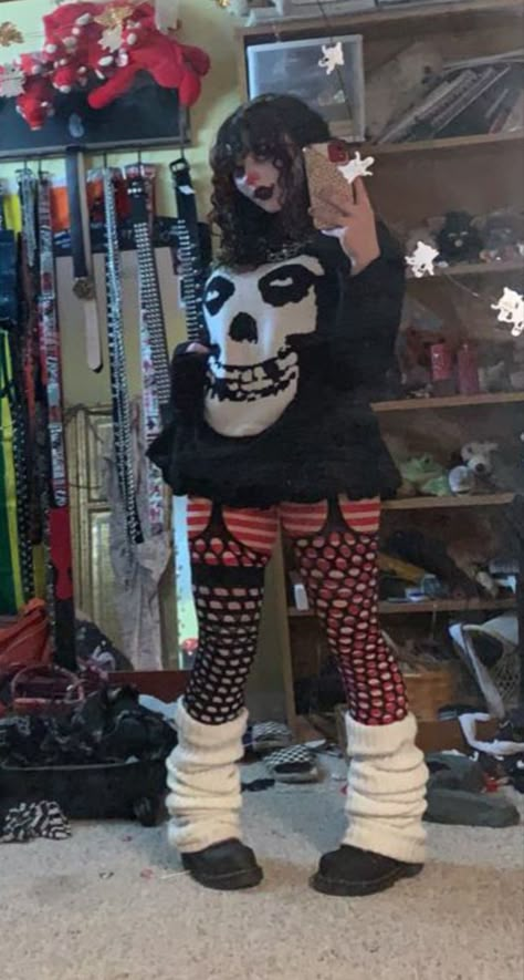 #clowncore #juggalette #juggalo #punk #emo #clown #clowngirl #clownfashion #alt #misfits #girlclown #stripes Juggalo Aesthetic Outfit, Grunge Clown Outfit, Alt Clown Outfit, Goth Clowncore Fashion, Juggalo Fashion, Dark Clowncore Outfit, Horrorcore Outfits, Clown Girl Aesthetic, Juggalette Outfit