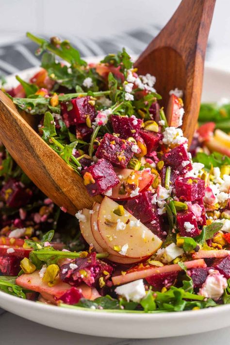 This beet salad is the perfect winter salad - it's packed with flavor, thanks to the roasted beets, peppery arugula, crunchy apples, and salty feta cheese. Beet Salad With Arugula, Leafy Salads, Beet Salad With Feta, Yellow Beets, Little Sunny Kitchen, Roasted Cauliflower Salad, Entertaining Menu, Beet Salad Recipes, Sunny Kitchen