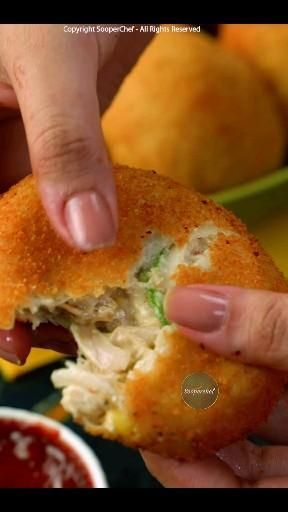 Get ready to tantalize your taste buds with this Crispy and Yummy Chicken Bread recipe! It's the perfect combination of crispy chicken goodness and delectable bread, making it an absolute crowd-pleaser. Whether it's for a snack, brunch, or dinner, this dish is bound to satisfy your cravings. Click to discover the secret to its mouthwatering flavor! #ChickenBread #DeliciousRecipes #ComfortFood Easy Iftar Recipes, Ramzan Recipe, Chicken Starter Recipes, Chicken Tenderloin Recipes, Iftar Recipes, Spicy Snacks Recipes, Vegetarian Fast Food, Tastemade Recipes, Vegetarian Snacks Recipes