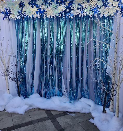 Snowcoming Decorations, Office Holiday Party Decorations Winter Wonderland, Winter Wonderland Photo Backdrop Diy, Snow Dance Decorations, Snow Theme Decorations, School Winterfest Ideas, Winter Wonderland Christmas Decorations Office, Snowball School Dance, Ice Party Decorations