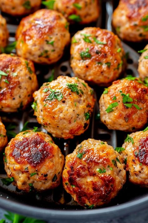 Air Fry Turkey Meatballs, Turkey And Chicken Meatballs, Ground Turkey Meatballs Air Fryer, Easy Ground Turkey Meatballs, Ground Turkey Balls, Turkey Meatballs Air Fryer, Easy Air Fryer Recipes Healthy, Easy Air Fryer Meals Healthy, Air Fryer Turkey Meatballs