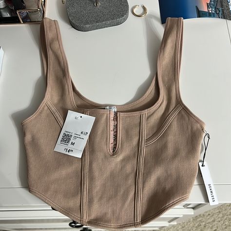 Medium Forever 21 Crop Top. Super Good Material Never Worn, Just Don’t Rlly Want It Anymore. Too Late To Return. Tops Square Neck, Forever 21 Outfits, Crop Top Designs, Super Good, Cute Fits, College Outfits, Just Don, Cropped Tank Top, Forever 21 Tops