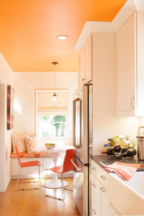 Orange Accent Walls, Orange Rooms, 1920s House, Grey Countertops, Nordic Living Room, Orange Kitchen, Brown Kitchens, Wallpaper Home Decor, Colored Ceiling