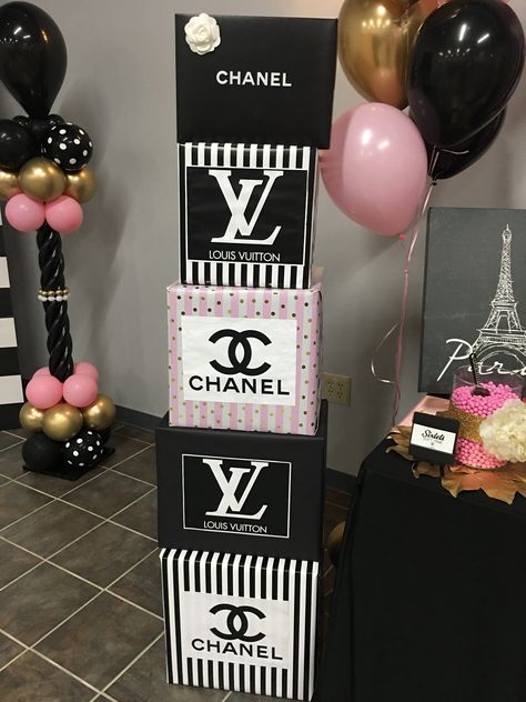 Chanel Birthday Decorations, Chanel Backdrop Ideas, Fashion Designer Birthday Party Ideas, Fashion Designer Party Theme, Fashion Birthday Party Ideas For Women, Lv Themed Birthday Party, Designer Party Ideas, Fashion Week Birthday Theme, Designer Party Decorations