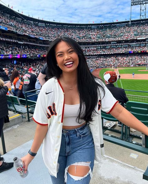 La Dodgers Outfit Women, Sf Giants Outfit Women, Sf Giants Outfit, Phillies Game Outfit, Spring Training Outfits, Braves Game Outfit, Baseball Jersey Outfit Women, Girls Baseball Outfit, Baseball Outfits