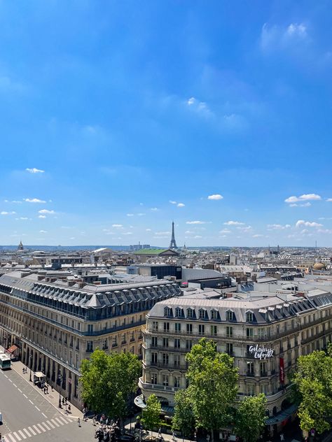 #view #paris #france #photography #photos #travel #apple #iphone #iphone12mini #beautifulview #summer #2021 #sky #clear #photoedit #editing #lightroomcc #lightroom #adobe #romantic #toureiffel #eiffel #ipad Lafayette Paris, Paris Rooftops, La Fayette, Photos Travel, France Photography, Paris Aesthetic, Galeries Lafayette, Montmartre, Tour Eiffel