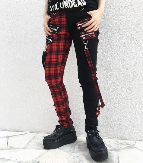 Emo Red Outfit, Edgy Club Outfits, Red Plaid Pants, Rock Punk, Punk Outfits, Alt Fashion, Goth Outfits, Mode Inspo, Plaid Pants