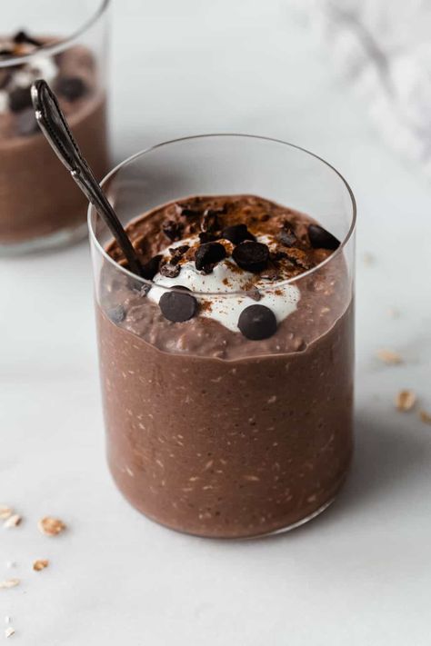 Sprouted Oats, Healthy Food Activities, Overnight Oats With Yogurt, Chocolate Overnight Oats, Protein Overnight Oats, Overnight Oats Healthy, Chocolate Oats, Dairy Free Yogurt, Smoothie Drink Recipes