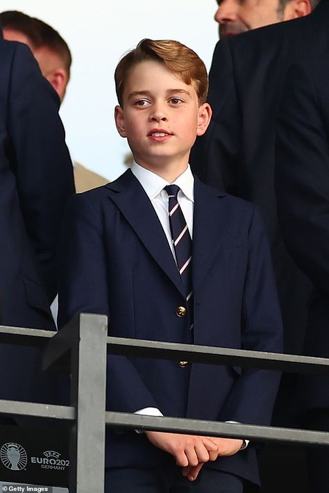 Prince George Birthday, Presidents Wives, Prince George Alexander Louis, George Alexander Louis, Flying Lessons, Prinz William, Young Prince, 11th Birthday, Queen Letizia