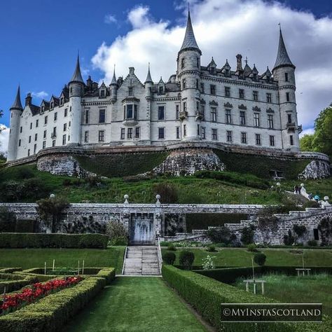 Manor Aesthetic, Dunrobin Castle, Castle Exterior, Victorian House Interiors, Big Mansions, Mansion Exterior, Gothic Themes, Castles Interior, Royal Castles