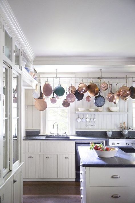 Architecture Restaurant, Pot Rack Hanging, Best Kitchen Designs, Style Deco, Kitchen Trends, Hanging Pots, Counter Tops, Pots And Pans, Kitchen Inspirations