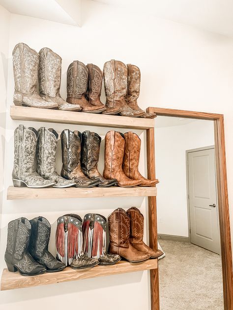 Boot Shelf Diy, Western Getting Ready Room, Cowboy Boot Rack Ideas, Diy Cowboy Boot Shelf, Cowboy Boot Closet, Cowboy Boot Shelf Display, Cowboy Boot Holder, Cowgirl Boot Storage, Boot Wall Rack